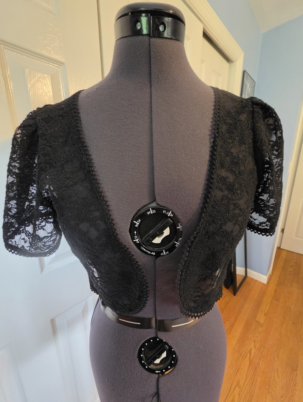 Source Unknown Black Lace Cropped Bolero